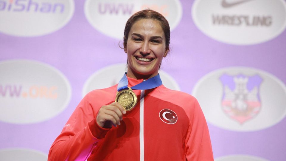 Güreşte kadınlarda 1 altın ve 2 olimpiyat kotası elde etti