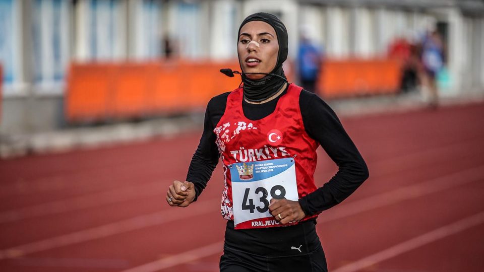 Milli atletten Paris 2024’te Fransız sporcular için başörtüsü yasağı kararına tepki