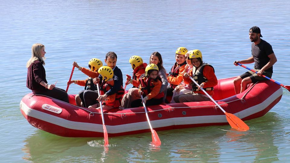 Erzincan’da özel çocuklar rafting heyecanı yaşadı