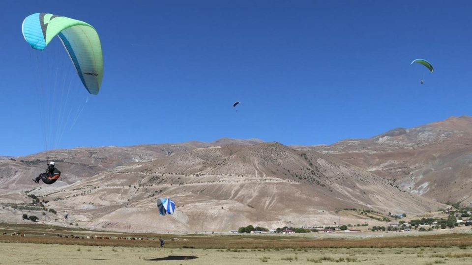 Hava sporları gençlere meslek edinme imkanı da sunuyor