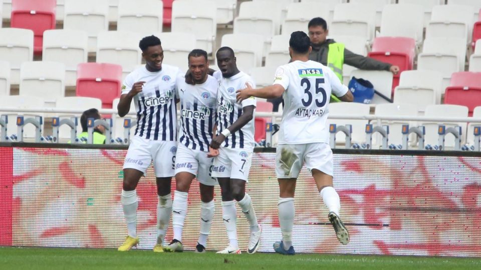 Kasımpaşa deplasmanda Sivasspor’u mağlup etti
