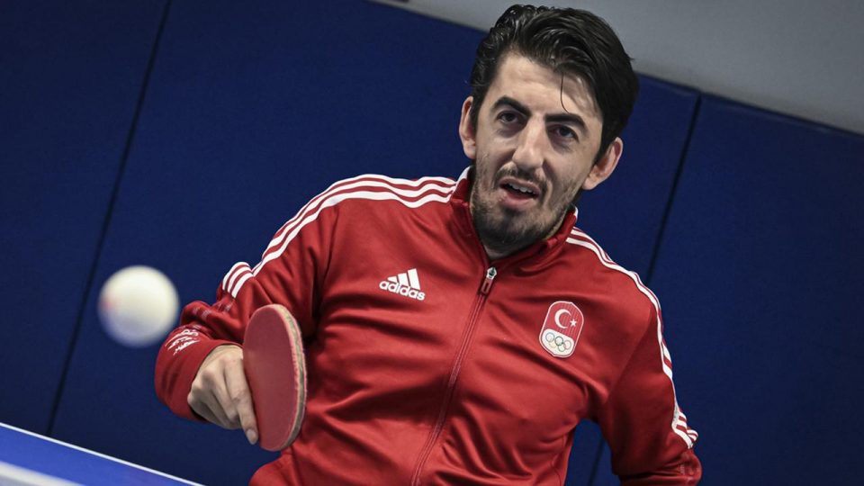 Masa tenisinin pes etmeyen şampiyonu Abdullah Öztürk