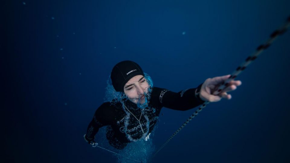 Milli sporcu Şahika Ercümen’den Cumhuriyet’in 100. yılında yeni dünya rekoru