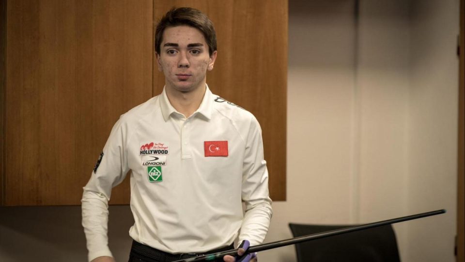 Burak Haşhaş 17 yaşında A Milli Bilardo Takımı’na girdi