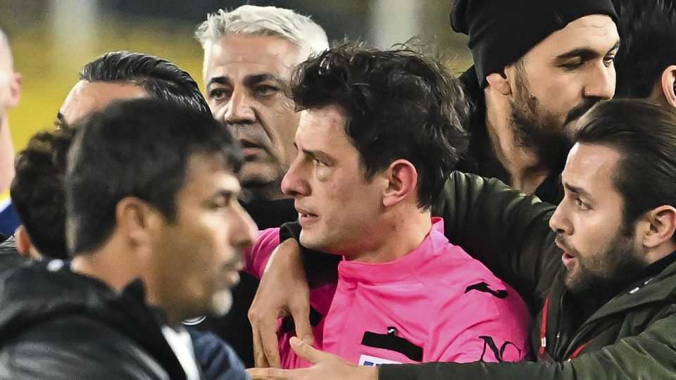 Hakemlerden Halil Umut Meler’e destek