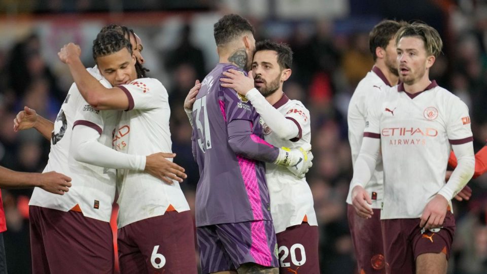 Manchester City galibiyet hasretine son verdi